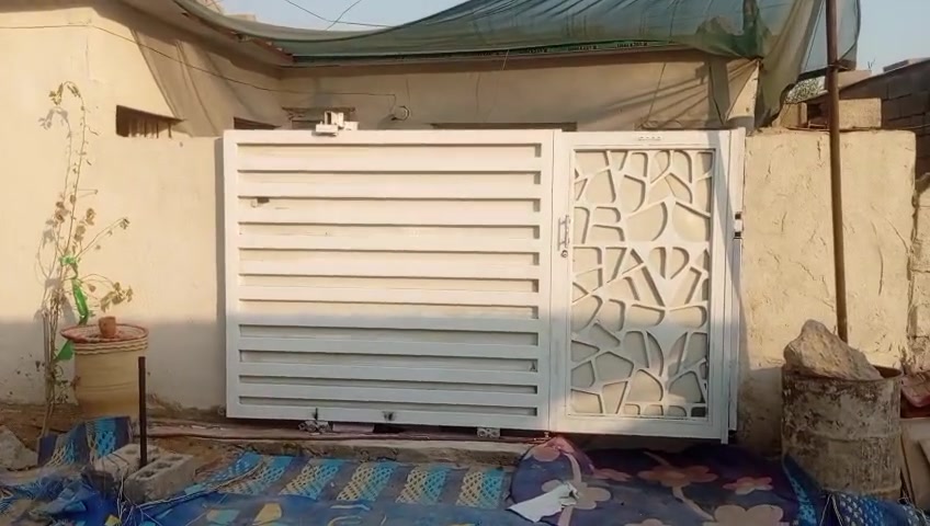 السلام عليكم بيت تجاوز للبيع حي التراث قرب المركز الصحي وطنيه خطين سحب صونده ماي الوحده 
مجاري البيت الارضيه سيراميك البيت چبير موضح بالفديو السعر 22 مليون الاستفسار ***********
