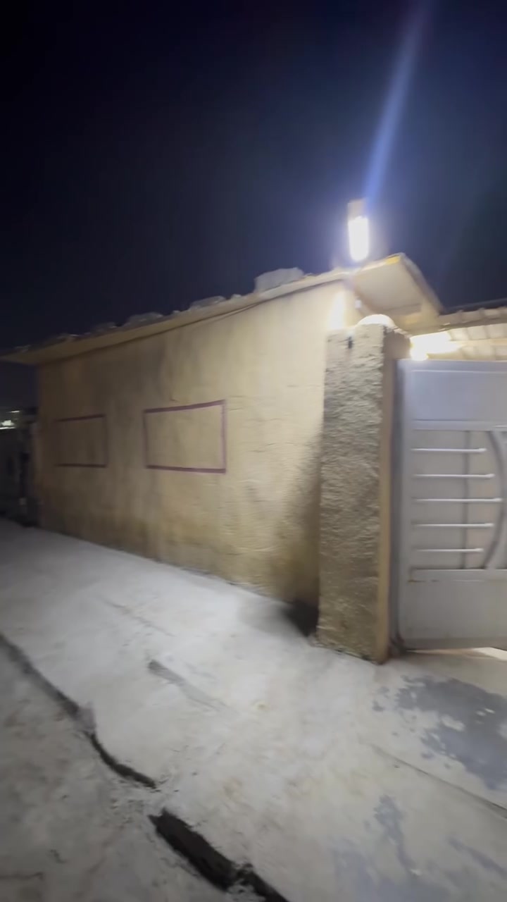 سلام عليكم بيت لبيع مساحته 125مربع  تجاوز البيت كلش نضيف الموقع البيت  الزعفرانيه الربيع مقابل مدرست اياً صوفيا  غرفتين نوم استقبال حمامات 2تفاصيل البيت مذكوره بل فديو 
السعر20قفل  لءن  صارت عندي ضروف وماكو هيج نضافه وموقع بهيج سعر 

*********** بيه وتساب
