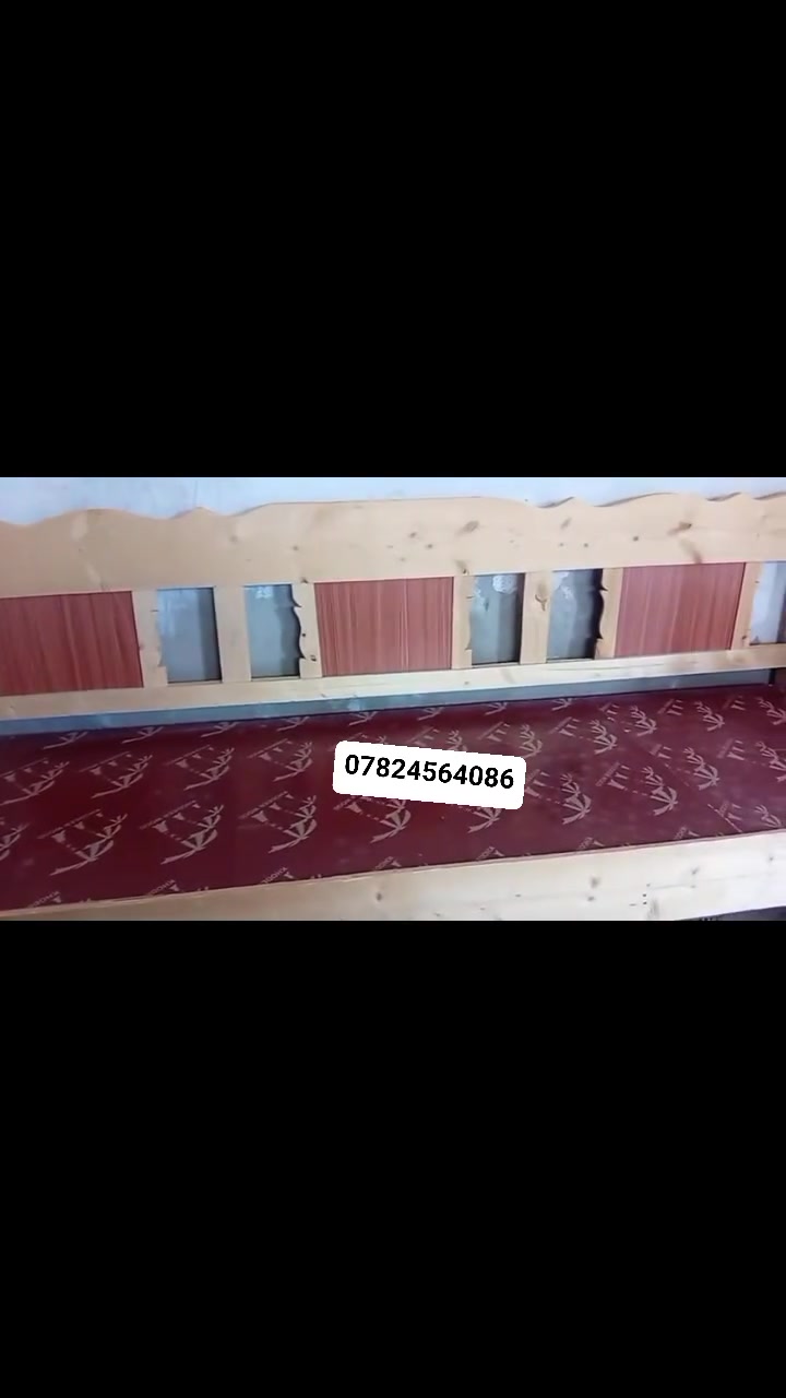 سرير • بدون تفاصيل