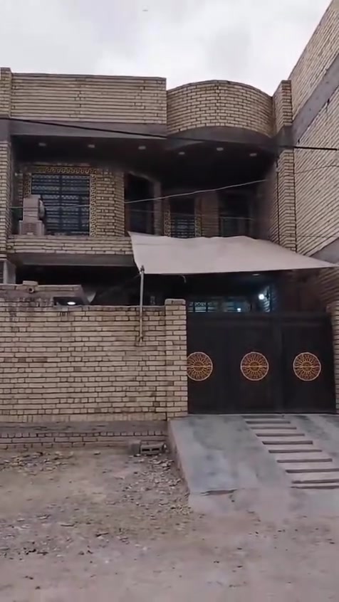 بيت للبيع( حي الصديق )
بناء حديث درجه اولى مساحة ١٥٠ متر

بصف الركن 
 
عرض الشارع ١٥ 

 واجه ٧ ونص نزال ٢٠ م

٤ غرف نوم 

صحيات ٣ 

كراج سيارة

نقص فقط واجهيه 

 ***********

