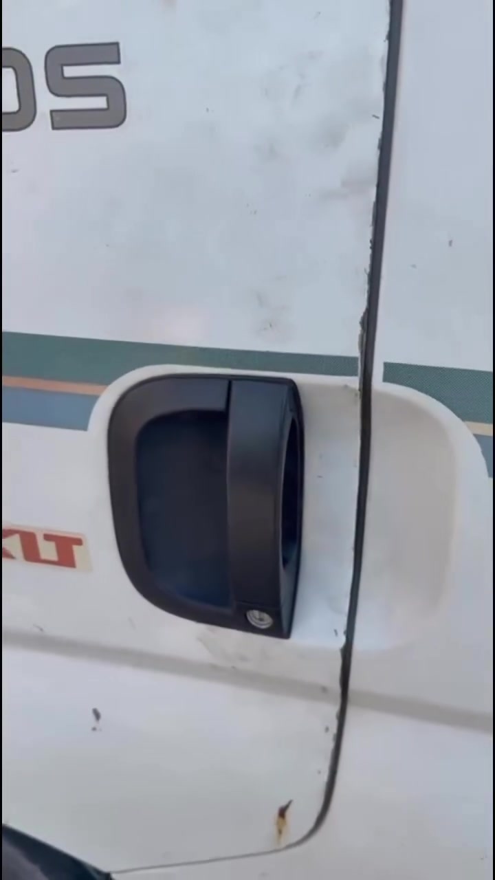 🔑🚗 كيا بنكو — شغل كامل وبمكانك! 🔥

✅ تصليح السنتر لوك
✅ تركيب جوزة باب طوارئ
✅ برمجة ريمونت البلادي
✅ شغل مرتب واحترافي 💯
✅ خدمة ميدانية حسب موقع الزبون 🚘

📞 للحجز والاستفسار:
***********

🚨 مفاتيح أبو أحمد — خدمة طوارئ 24 ساعة
🔑 ضايع سويجك؟ ريمونتك خربان؟ السنتر ما يشتغل؟
اتصل بينا ونوصلك لموقعك 🔥
