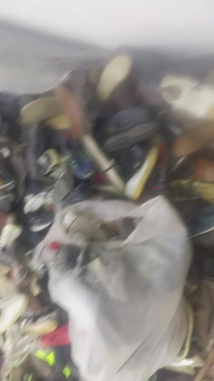 السلام عليكم باله احذيه مستعمله رجالي نسائي اطفال البيع شلعه وحده الشراي يتصل