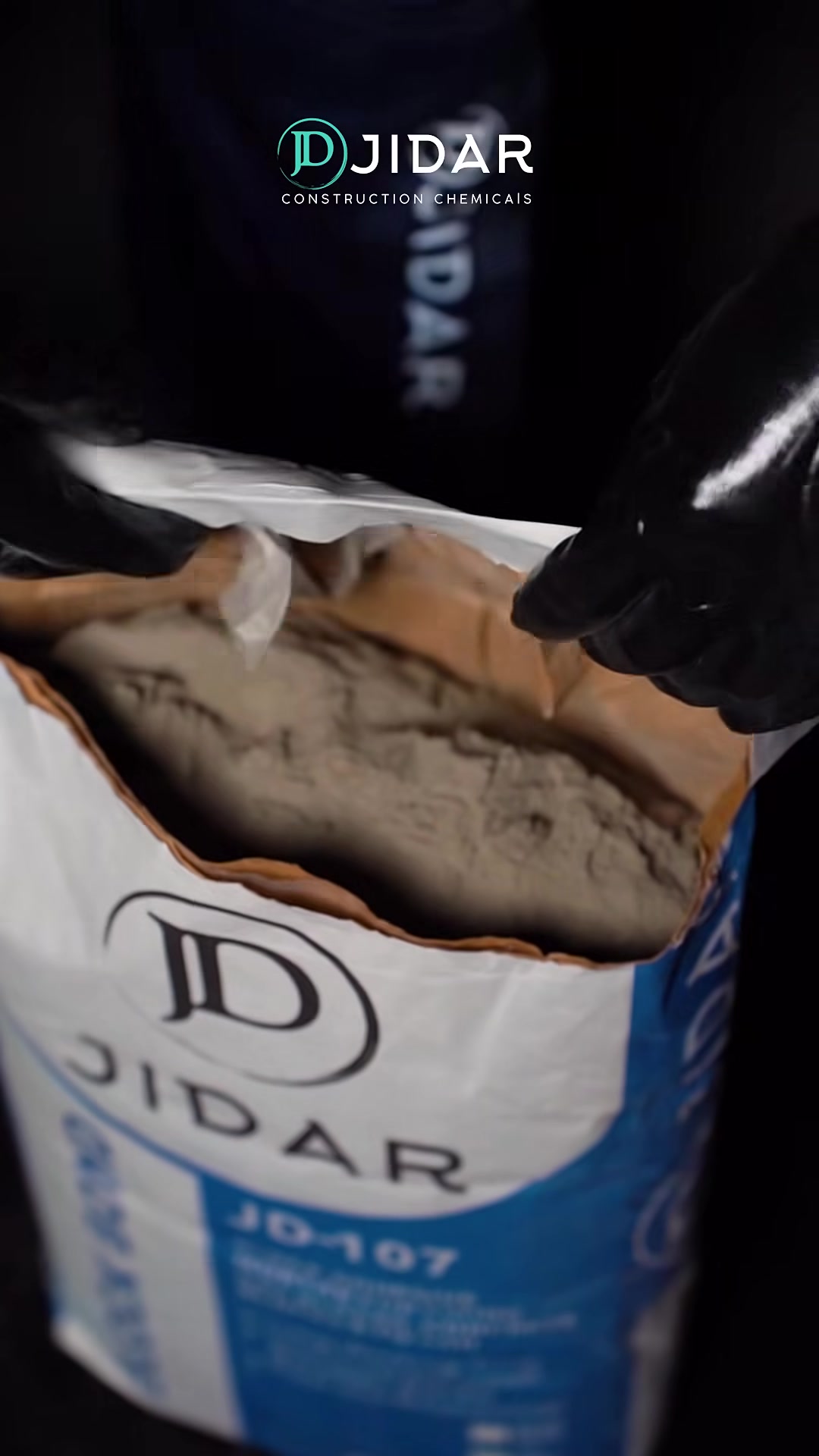 جدار بلوك - بوند®️
 عبارة عن مزيج مُعد من المواد الخام المختارة بعناية. مصمم للاستخدام مع الماء لإنتاج مونة لاصقة متغيرة الانسيابية عالية القوة ، تستخدم كمادة لاصقة للثرمستون, الخرسانة الخلوية خفيفة الوزن ، وطوب الرماد المتطاير ، والكتل الأسمنتية المجوفة ، أو التنعيم فوق سطح عمل البلوك في طبقات تصل إلى 12 مم ، والتي تلبي وتتجاوز متطلبات المعايير الأوربية والدولية.

✅️ جاهز للاستخدام ، يضاف الماء فقط.
✅️ أسرع في التطبيق بسبب انسيابيته وسهولة تطبيقه.
✅️ اقتصادي حيث أن كمية المونة المستخدمة أقل من خلطة الأسمنت التقليدية.
🛑 الوكيل الحصري لشركة جدار لكيميائيات البناء في ميسان - مجاور نقابة العمال - مقابل الجسر الجمهوري @أبرز المعجبين
☎️*********** 
☎️***********
#لاصق #جدار #ميسان #بناء #ثرمستون #مشاريع #ارضيات #بورسلاين #طابوق
