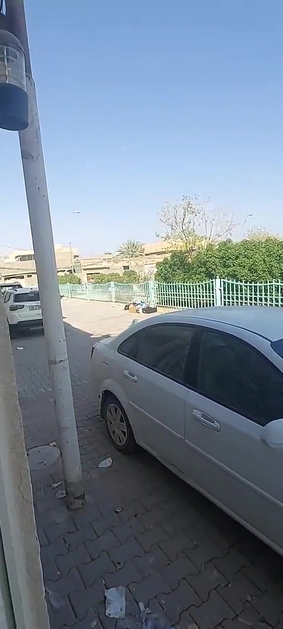 سلام عليكم للبيع او مراوس مساحة بيت 100 متر طابقين واجهة 5 والنزال 20 يحتوي على استقبال وصاله كبيرة ومطبخ وغرفتين نوم وصحيات داخلية بناء طابوك جمهوري طابو صرف المكان كربلاء الحر حي العسكري الاستفسار مراسله الصفحة محمد الطائي أو واتساب *********** 
