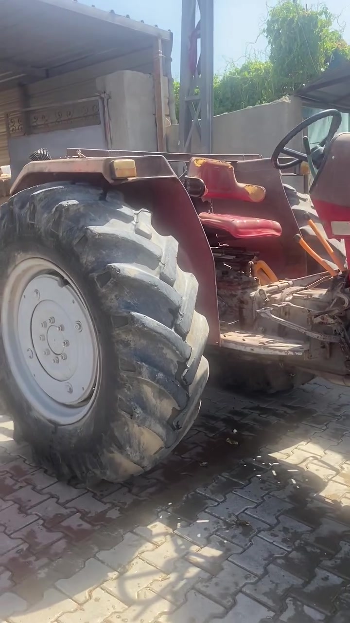 للبيع جرار زراعي Massey Ferguson 290
الماركة: ماسي فيرغسون (Massey Ferguson)
الموديل: 81 
المحرك: شرط لا صرف ولا بخار وتجفيد جديد
مناسب للحراثة والسحب وجميع الأعمال الزراعية. للاستفسار والمعاينة: التواصل على الخاص أو الاتصال على الرقم  الزين(***********)
اسيا(***********)
