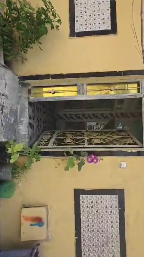 🏠 للبيع بيت في مدينة الصدر – قطاع 45
📐 مساحة البيت: 72 متر
🏢 ثلاثة طوابق
🔹 الطابق الأول:
• مطبخ
• استقبال
• صالة
• تواليت خارجي
• حمام داخلي
🔹 الطابق الثاني:
• 3 غرف
• حمام
🔹 الطابق الثالث:
• غرفة
• سطح
📍 الموقع: مدينة الصدر، قطاع 45
🏡 بيت مرتب ومناسب للسكن العائلي، مع استغلال ممتاز للمساحة.
📞 للاستفسار والتواصل: [***********] فقط واتساب السعر ١٦٠ وبي مجال
