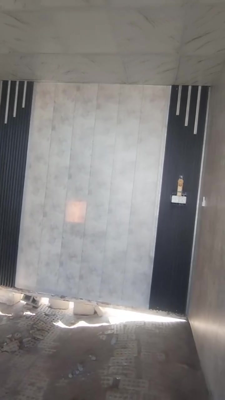 كرفان للبيع ٣ متر في ٤ متر هاذ داخل مالته جاهز تغليف درجه اولا سقف ثانوي
اناره كهرباء جاهز مكانه نهروان
***********
