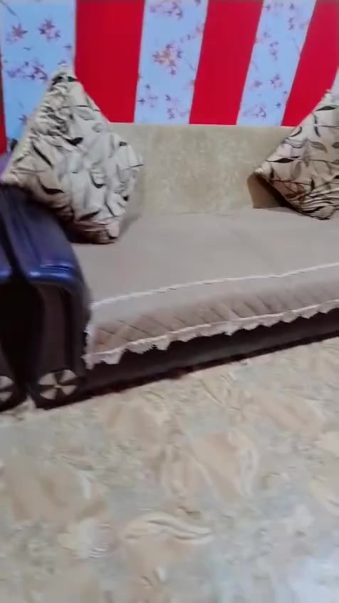 قنفات 3 كبار 2 كراسي سعرهه 300 الف العنوان ابو الخصيب مهيجران مقابيل جامع الرسول الاعظم رقم ***********
