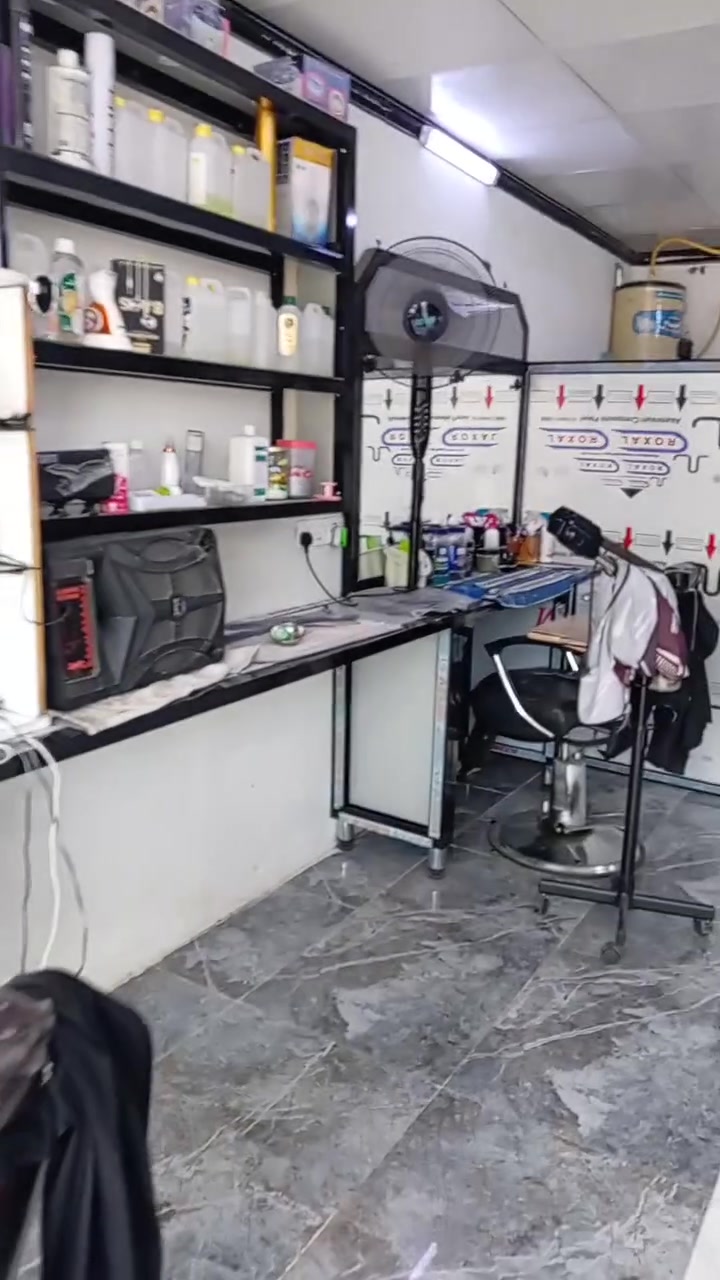 ميز حلاقه السعر مليون و50وبيه مجال للشراي للاستفسار ***********
