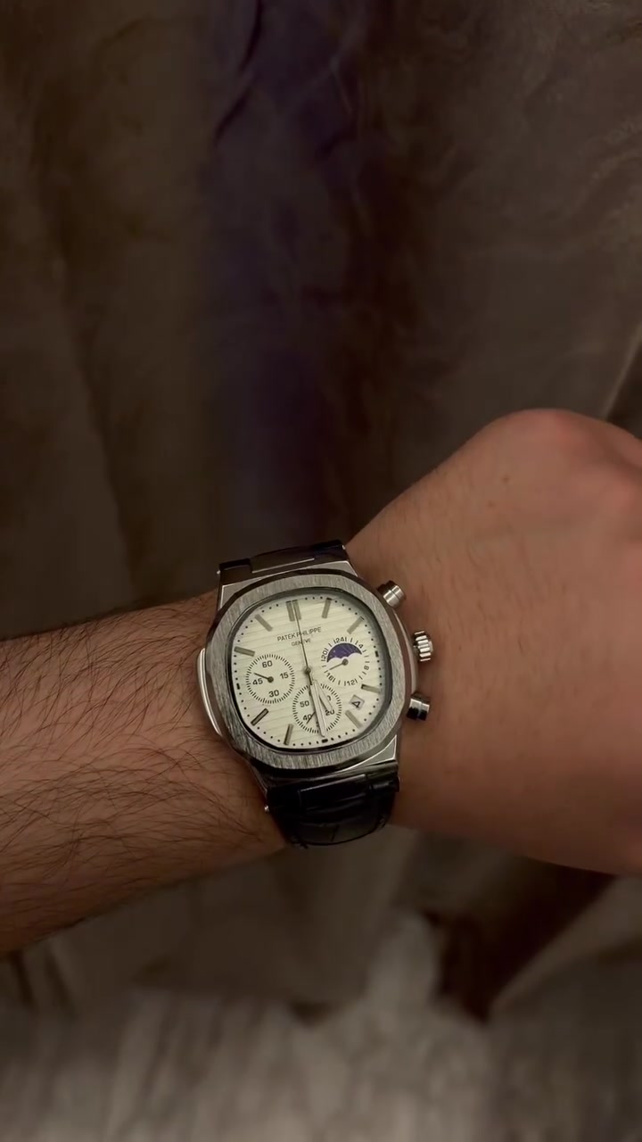 ⌚ PATEK PHILIPPE NAUTILUS STYLE

✨ تصميم فاخر وأنيق بتفاصيل راقية
🤍 مينا فضية بتفاصيل دقيقة وعدادات متعددة
🌙 تصميم يتضمن مؤشر أطوار القمر
🔩 هيكل وسوار جلد أنيق
💎 واجهة بتفاصيل مستوحاة من ساعات الـNautilus الفاخرة
👔 مناسبة للدوام، المناسبات والإطلالات الرسمية
للتواصل ***********
