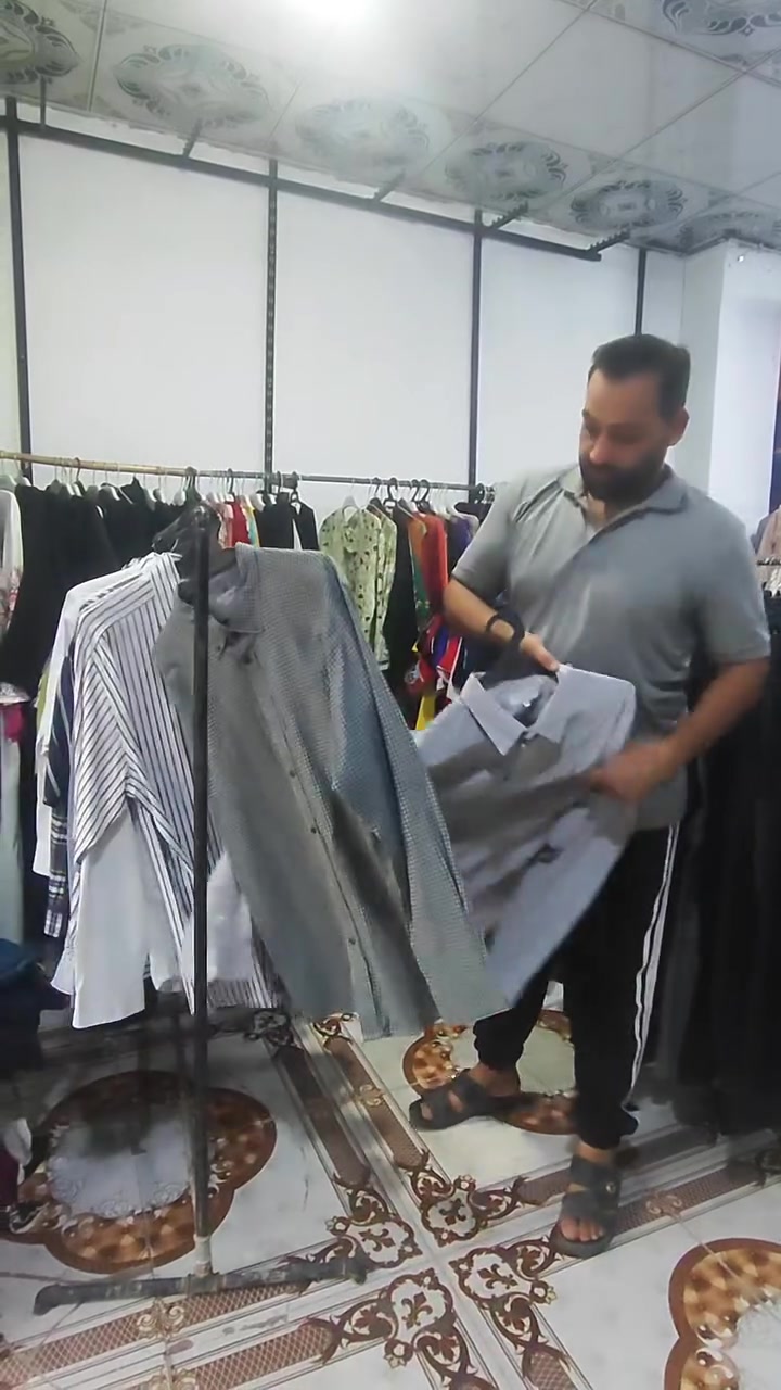 قميص رجالي قياس خاص مفول 
سعر القطعه 5000 
العنوان الحقلانية الشارع الثاني 
***********
