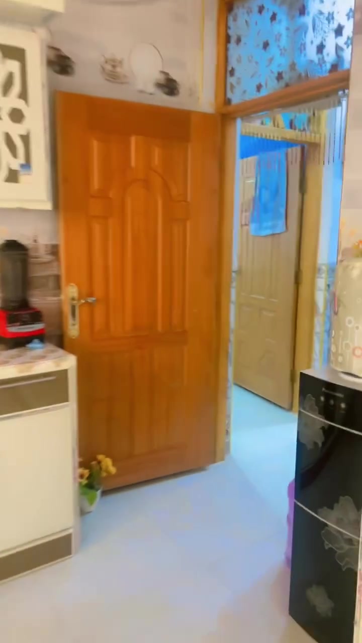 بيت للبيع جسر ديالى حي الحكيم قرب مدرسه اشبال الرسول مساحه 150متر مربع ركن طابق ونص ***********
