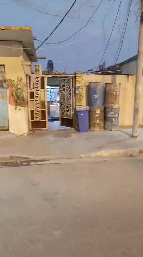 سلام عليكم اني مكلف
بيت تجاوز للبيع بالقبله حي جامعه على شارع 
بي محل وغرفة وصاله ومطبخ وحمام وطارمه وبي مشاي وره البيت  سقف سنتويج كله سعر 15 وبي مجال 
*********** واتساب
