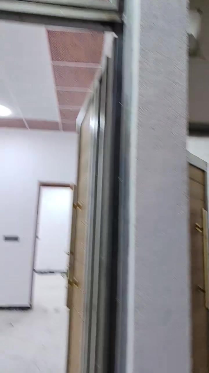 السلام عليكم متابعينه الكرام 
يوجد بيت للإيجار 
يتكون البيت من 
غرفه وصاله ومطبخ وصحيات داخليه وخارجيه ودانيه 
الاجار المطلوب ٣٥٠ الف 
الموقع البصره ابوالخصيب محيله 
قريب لطريق الوسطي وقريب لسايدين مال محيله 
لتواصل والاستفسار الاتصال 
*********** 
مكتب عقارات 
سيد رضا المكصوصي
