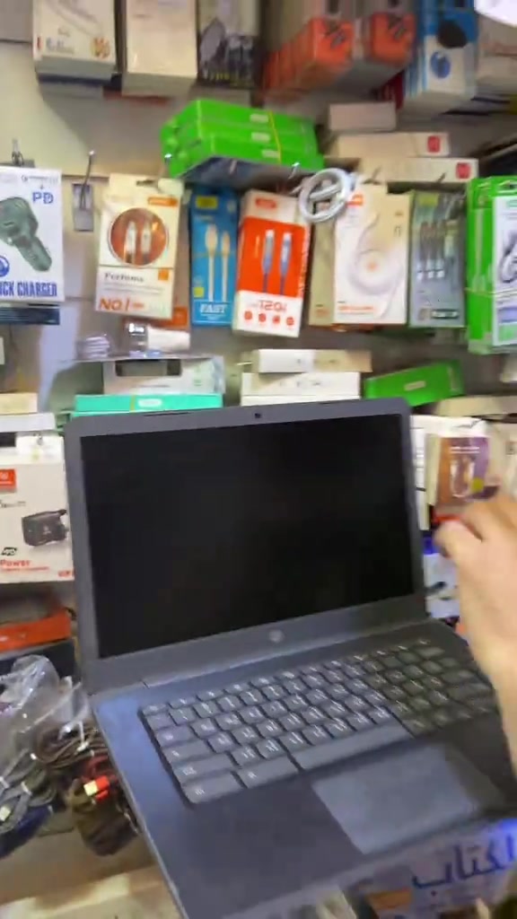 لابتوب HP ب٧٠ الف فقط 🤯 عرض على قطعتين  ‎كورك ***********  زين *********** #عمار_ماهر #سبارك_ستور 
