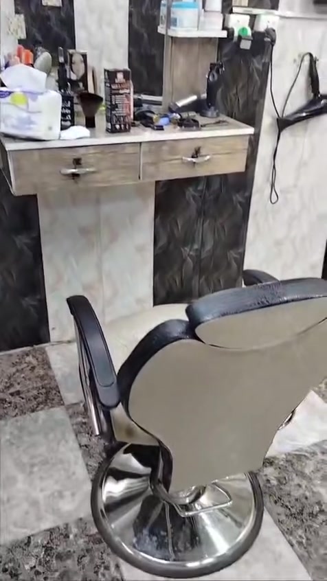 سلام عليكم
غراض محل حلاقه للبيع بل كامل يتكون
غراض حلاقه
وكرسي حلاقه
وتفاصيل مبنيه بل فيدو
ويه مبرده
ابيع شلع قلع
والي يريد تفاصيل
يراسلني على واتساب
هذا رقمي
***********
عنواني كركوك حزيران
