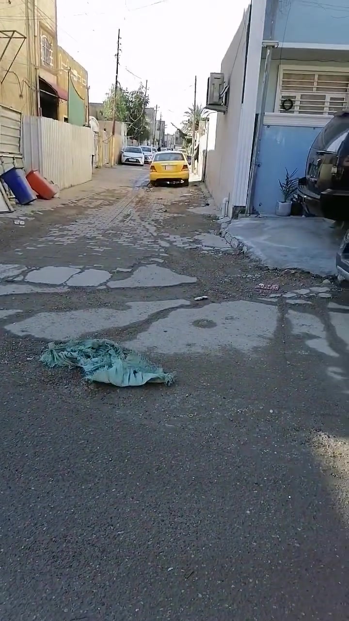 سلام عليكم بيت للبيع ٨٠ متر شرطه رابعه يم السوك شارع البالات يم اسواق حجي عادل شارع مقرنص غرفه وصاله ومطبخ وخدمات وهول وطرمه صطحين بيت مرتب ارضيه جدران سكف محدث ثاني بيت بالشارع صف الركن بسعر مناسب البيت مؤجر حاليا تريد تكعد بيه تريده استثمار
او مراوس وانطي فرق
***********
