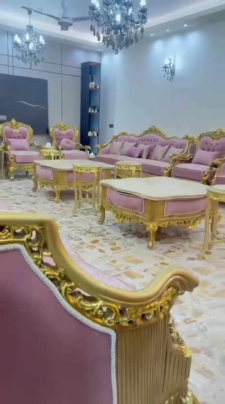 تخمين مصري دمياطي غير مستخدم خشب زان الاحمر روماني وصبغ حراري درجه فوق الاولى بورق الذهب واسفنج كثافه ٤٠ وقماش تركي درجه اولى قياس القنفه طول مترين و٦٢سم وارتفاع ١٢٣سم و٤كراسي قياس الواحد ٨٥ وارتفاع ١٢٣ سم و١٠ طبلات ٢كبار و٨ صغار وجه الطبلات مرمر و٢٨ كوشه يعني التخم الواحد ياخذ من ١٤ الى ١٦ نفر يعني ماشاء الله تبارك الرحمن تخم ضخم وطبلات هواي جمال ومتانه وروعه وجوده بالعمل يعني توصا متعوب علي ضخامه وفخامه وجمال ***********
