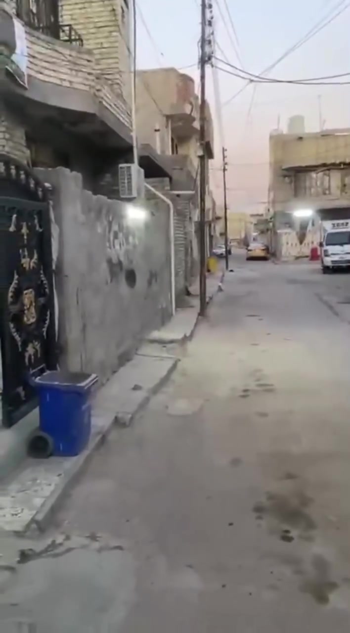 بيت 100 متر للبيع طابقين (مربع)
📍 الموقع: البلديات – ضياء الحلفي

📌 خلف مدرسة الشهب الأهلية

━━━━━━━━━━━━━━━━━━━━

🔹 مواصفات العقار: ✅ المساحة: 100 متر مربع ✅ طابقين. ✅ نوع العقار: طابو زراعي – سند 25 مع إقرار محكمة. ✅ شارع هادئ ومناسب للسكن. ✅ قريب جدًا من الشارع العام وجميع الخدمات.

━━━━━━━━━━━━━━━━━━

🌟 مميزات البيت: 🏠 بيت مرتب ونظيف وجاهز للسكن مباشرة. 📐 خارطة مميزة وعملية مع استغلال ممتاز للمساحات. 🚗 موقع ممتاز وسهل الوصول.

━━━━━━━━━━━━━━━━━━━━

 سعر مناسب مقارنة بالموقع والمساحة. ⭐ مساحة 100 (مربع) من أكثر المساحات المطلوبة والمرغوبة في المنطقة.

📞 للاستفسار والمعاينة: ***********
