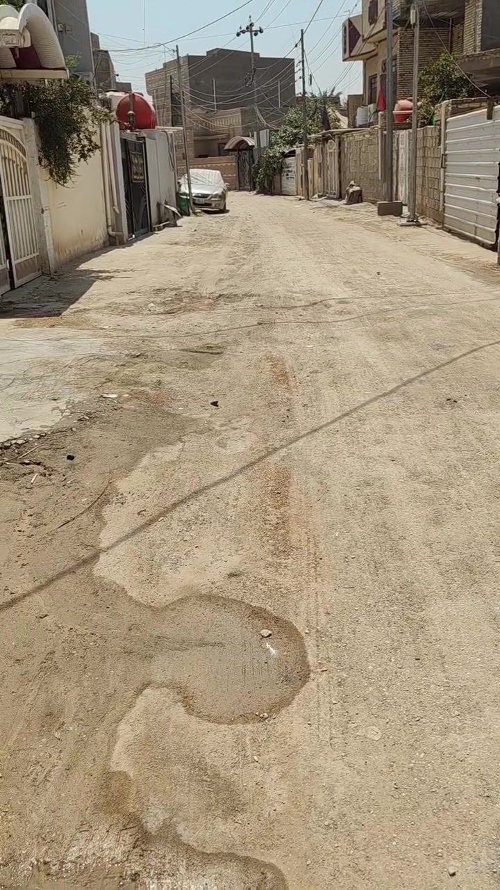 ياالله بيت مساحه 140مترطابو زراعي سند 25
طابقين يحتوي على غرف عدد 2وستقبال ومطبخ وصاله وصحيات داخليه وخارجيه بناء طابوق والسقف كونكريت 
العنوان طوريج حي المستقبل 
معروض لدى مكتب بيروت للعقار الكائن في طوريج حي الجمعيه 
لاستفسار ***********+***********
