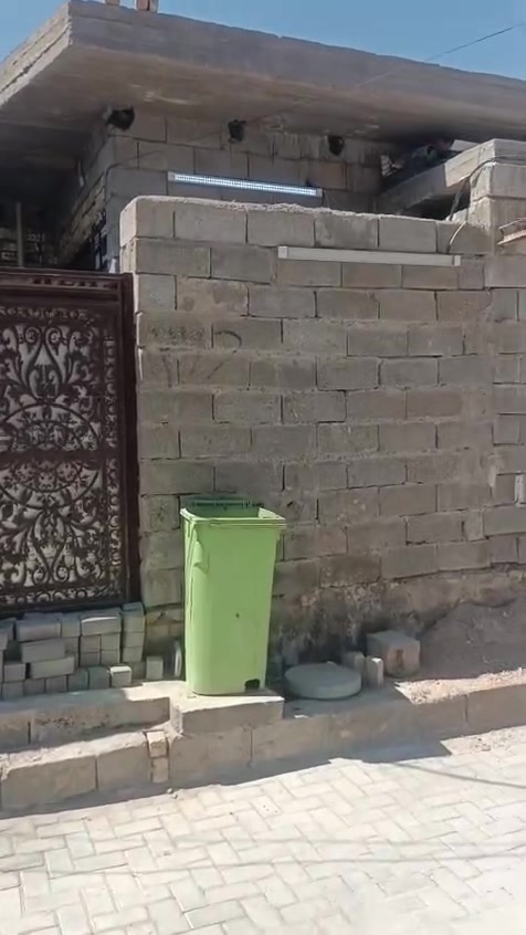 بيت للبيع منطقة سبع قصور شارع ابو سبع بداية الشارع منطقة كاملة الخدمات مي مجاري كهرباء تبليط الفرع 10متر مقرنص بلكامل ماسس مي ومجاري درجه اولى كله دفن الصحيات سيراميك الكهرباء رسميه ضفيره اربع خطوط سحب انترنيت موجود بناء 2026  يحتاج إلى كاشي وبياض وبيتونه وستاره فقط السعر 25او بي مجال ويا ماطور مي أو تانكي او سخان هديه سند 25 الرقم والستفسار ***********
