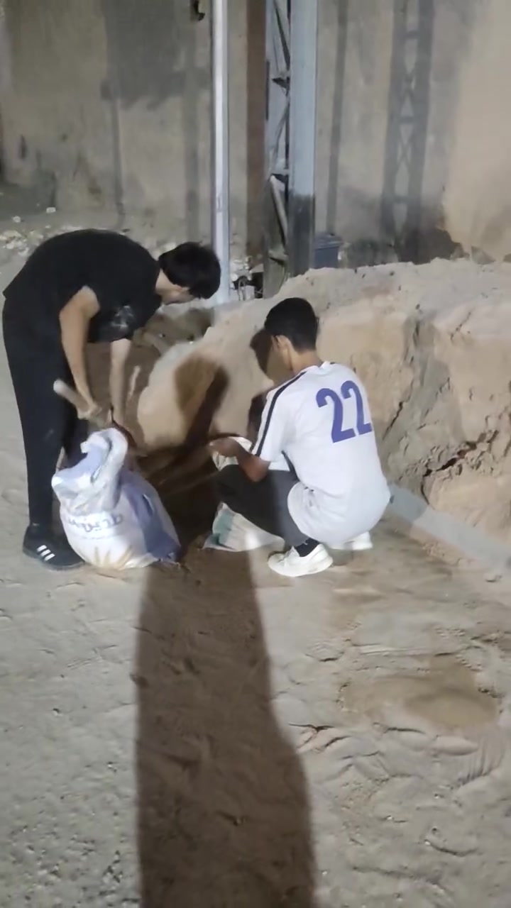 العده انقاض بالبيت تنظيف غسل بيوت تصعيد تراب على الظهر حدل نقل أثاث بيوت كلشي نشتغل  اتصل على الرقم ***********
