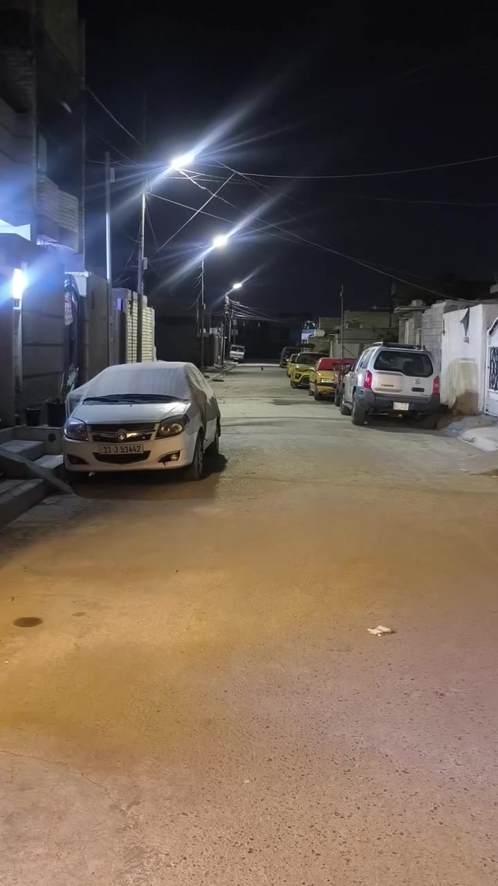 السلام عليكم دار للبيع المساحه 100 متر بحث العلمي على شارع حي البتول مقابيل المنتزه ثالث فرع عن فلكه حي نصر البيت بنيان جديد ودرجه اولى البيت ما نقصه اي شي السعر 92 وبي مجال
***********
