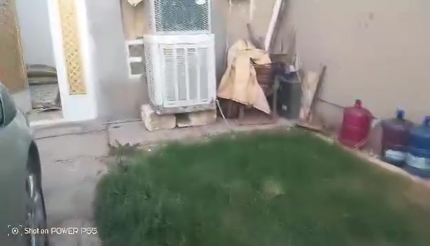 سلام عليكم بيت للبيع في الصقلاويه الشهداء الثانيه طابو صرف مساحته 150الوجه 6 ونزال 25 بيت كامل من كلشي يحتوي علا قرفه وصاله ومطبخ وستقبال وحمامات وكراج بيت حيل مرتب السعر 38 وبي مجال للستفسار التصال 
(‏‪***********‬‏)(***********)

