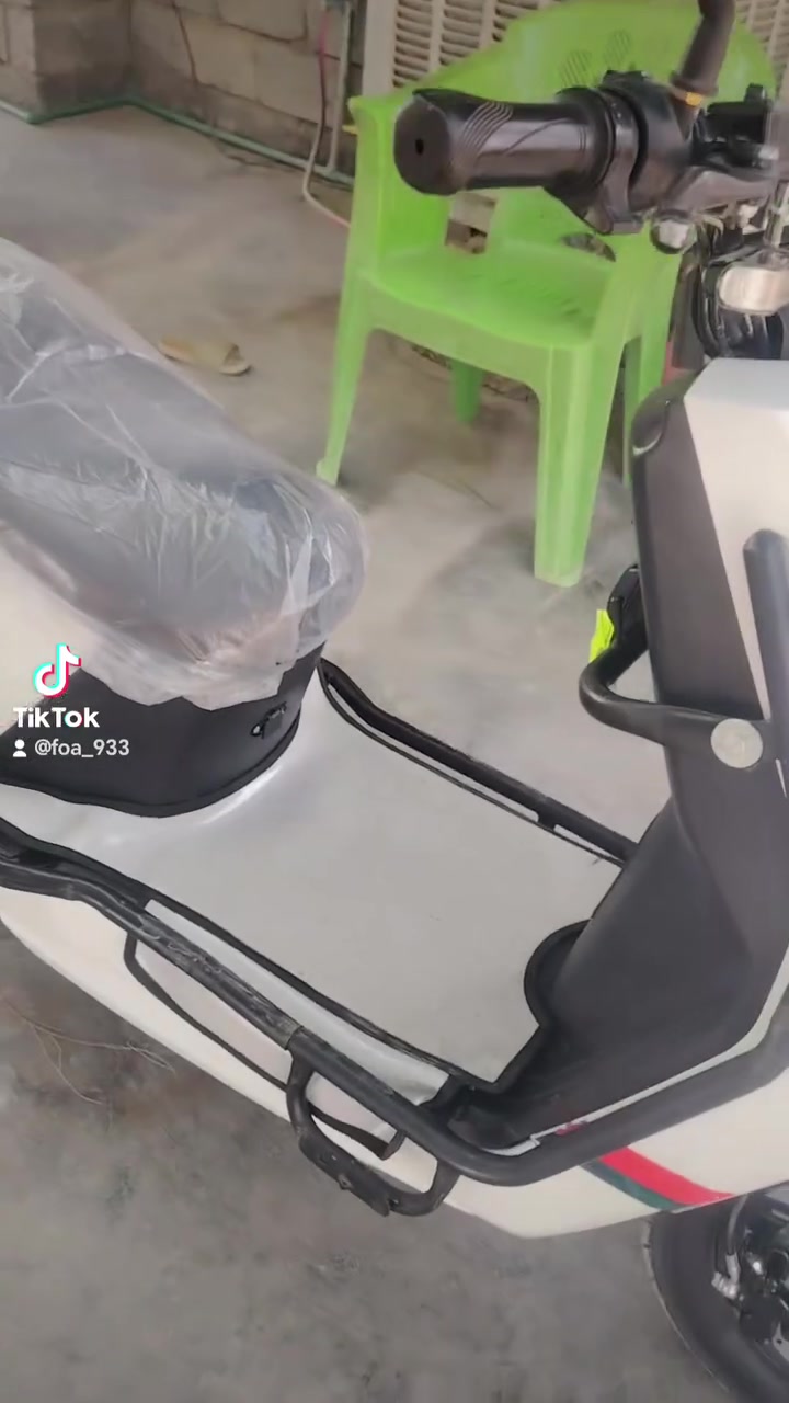 دراجة كهربائية • ٦ بطاريات • شاحن تلفون