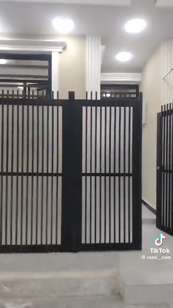 بيت ملك صرف زراعي 25 
بيت مساحه 50 متر.  واجهه 6 نزال 8.5 
بيت عباره عن ستقبال ضيوف و صاله وصحيات 3 غرف نوم 
سعر 125 للتواصل ***********
