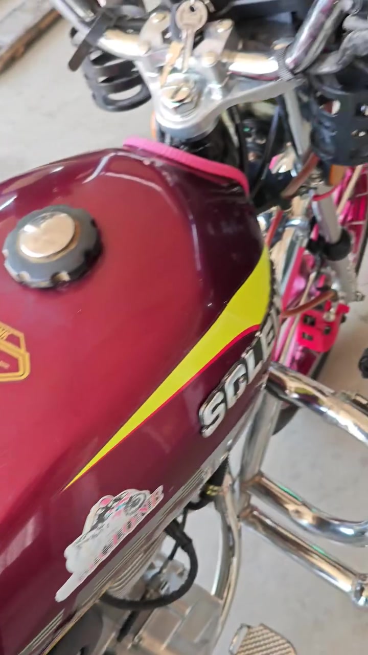 🏍️ للبيع دراجة سولينك موديل 2025 🏍️
دراجة Solink موديل 2025، بحالة جيدة جدًا 
استخدام شخصي ونظيفة، وجاهزة للاستخدام.
اروح بيها من البيت للشغل فقط 
🔹 الموديل: 2025
🔹 النوع: Solink
🔹 المحرك: 150cc
🔹 الدراجة نظيفة ومعتنى بيها
🔹 أوراقها موجودة
🔹 جاهزة للفحص والمعاينة
📍 الموقع: [مام زاوة]
📞 للاستفسار والتواصل: واتساب [***********]
متواجد على الماسنجر
