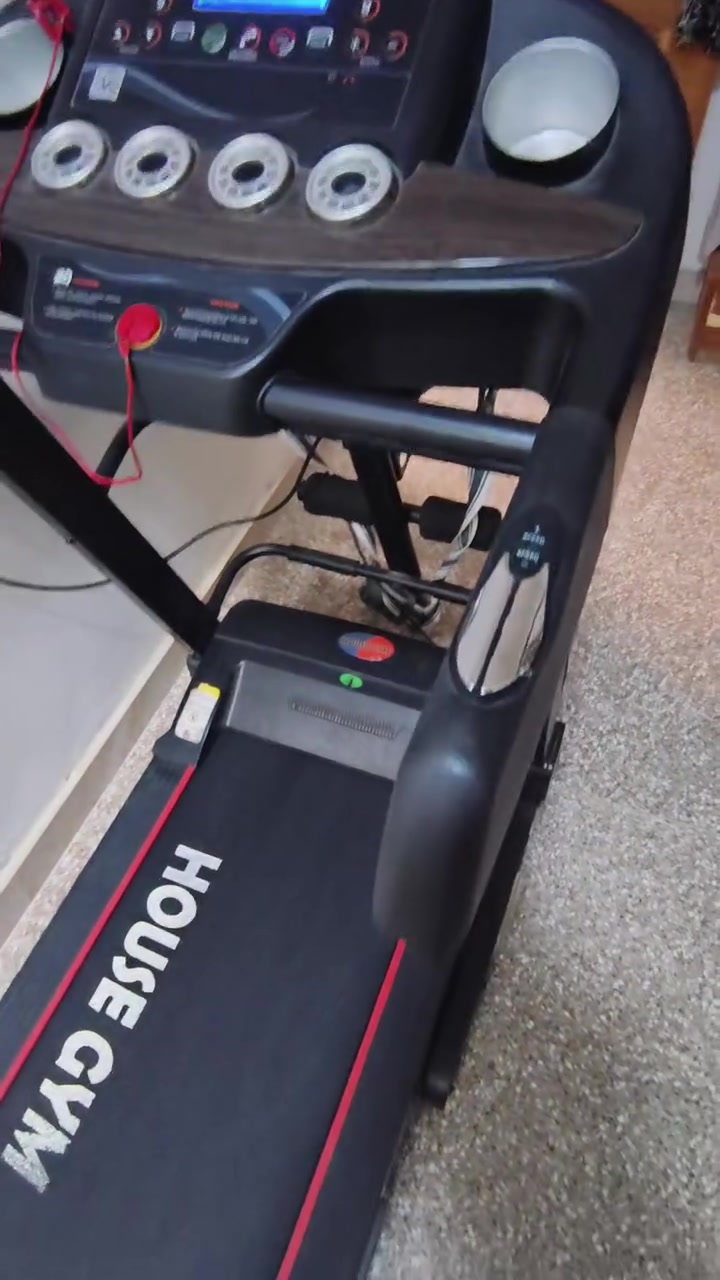 جهاز جري جبلي مستخدم قليل يتحمل 130كيلو سعرة 250 وبي مجال ***********
