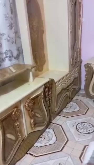 غرفه للبيع نضيفه وجديده
المكان الناصريه مركز 
السعر 850 وبيها مجال رقم الهاتف ***********
