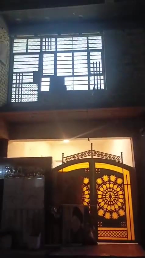 سلام عليكم مرخصت صاحب الكروب بيت اليجار يصلح مكتب أو محد تدريس أو عياده أو مجمع طبي فقط (٤٠٠سعر) *********** البيت على شارع رئيسي  الماكان مقبيل المضخه البيت خلف كراج داخل
