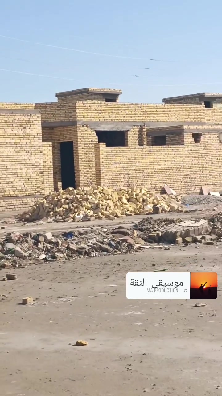 ٤٠٠ م خلف صفي الدين قرب بيوت الحشد السعر ١١ مليون
*********** منطقه بيه سكن واصل ماي وكهرباء الها
البناء كله حديث موضح بالتصوير
