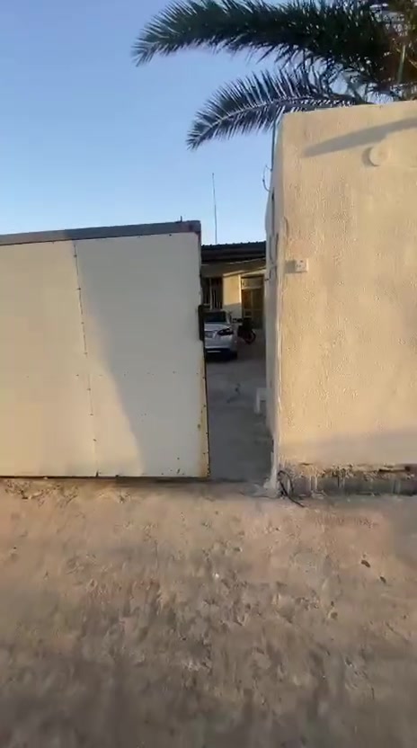 🏠 دار سكنية للبيع موقع مميز 
📐 المساحة: 625 متر
📏 الواجهة: 12.5 متر
🏠 نزال الدار: 50 متر
📝 السند : طابو ملك صرف زراعي تحويل بأسم المشتري مباشر

بناء نظام عگادة يعني راسك بارد بالصيف وبي ضمان 100 سنه البناء
📍 الموقع: بغداد-- جسر ديالى – التويثة الغربية، قرب جامع بلال الحبشي، قريب من الشارع الرئيسي .
✅ موقع هادئ ومناسب للسكن.
✅ بناء300م يشمل دار مع كراج وحديقه 80م.
✅325م بستان مشجر من حمضيات ونخيل 
💵 سعر مناسب
📞☎️ للاستفسار التواصل:
عن طريق الماسنجر أو الاتصال
***********
