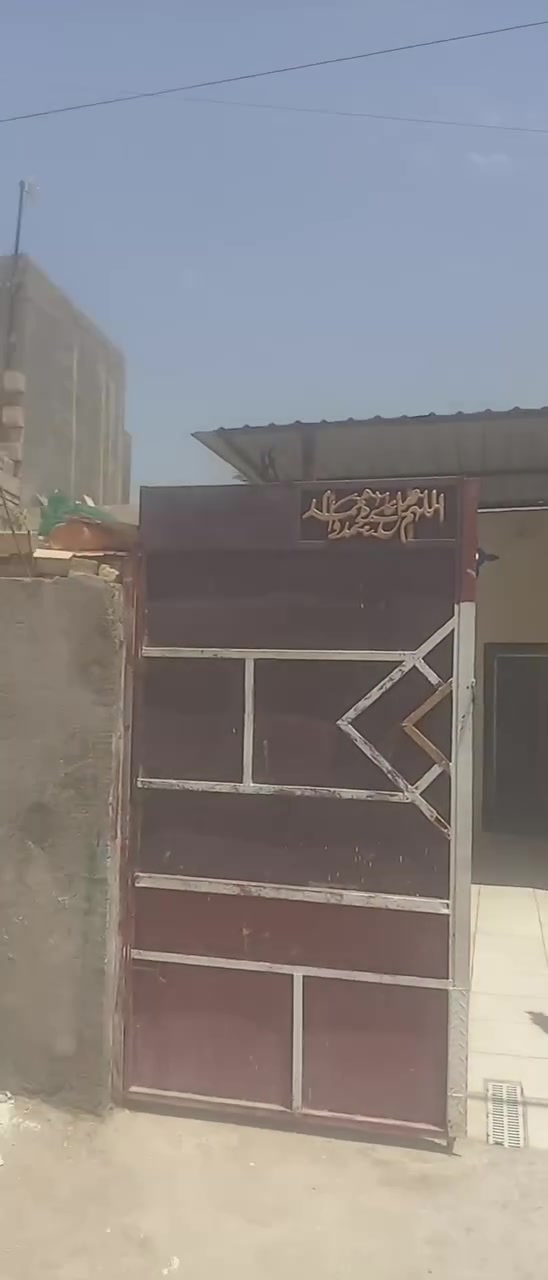 بيت للبيع مساحته دار 210
يحتوي عل 2 غرف نوم
مساحت الغرف
غرفه الاولى 5×4
غرفه الثانيه 5×4
الصاله 6×4
المطبخ البارد 4×4 
المطبخ الحار
الصحيات داخليه 1 الصحيات خارجيه 2 
الحديقه 8×4
بيتونه 4×4 
*البيت الارضيه بورسلين كله +الطرمه الارضيه بورسلين
الموقع شارع حجي شاكر ابو لحيه طريق العويسات
رقم الهاتف: ***********
