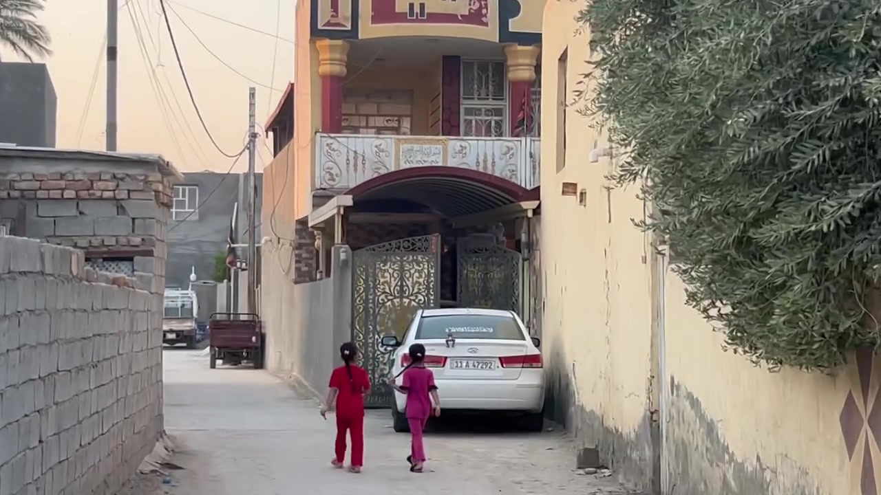 السلام عليكم
بيت للبيع شارع جعفر الطيار مساحه 500 متر طابو زراعي سند 25 مساحه البناء تقريباً 300

يحتوي البيت على طابقين

4غرف نوم مساحه الغرفه 4*6

الغرف الارضيه تحتوي ع حمام داخلي 

وحمامات داخليه بمساحه 4*4

مطبخ حار وبارد 

البيت صب كونكريت 

عدا المطابخ والمضيف عكاده

الطابق الثاني سويت كامل صب كونكريت

يحتوي على حديقه كبيره مع مجمع صحيات خارجيه 

طارمه تستوعب سيارتين مسقفه كامله

للاستفسار الاتصال ع الرقم او مراسله 

***********

***********

السعر 160 وبي مجال للشراي
