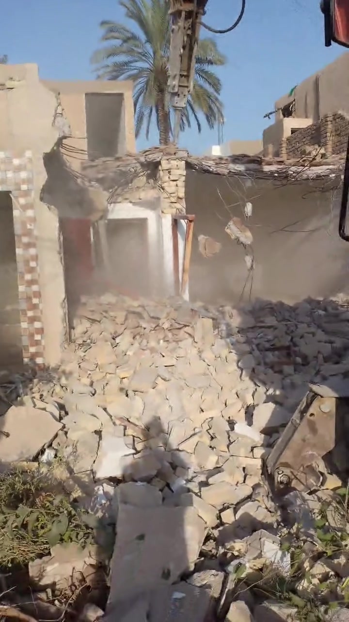 السلام عليكم يوجد لدينا كادر تفليش البيوت وقلع الراضي الكاشي والشتايگر  وتگشير الجذران و تفليش الجذران و تفليش الصقوف وحفر جرف وقطع البيوت و رفع النقاذ  كافة أنواع تفليش با نسب اتصل و بخدمتك ***********يوجد واتساب في كل وقت
