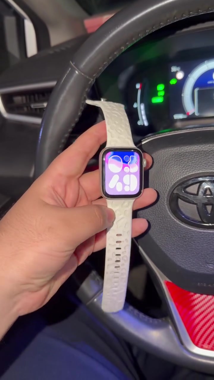 Apple Watch SE 2 – 44mm
ساعة Apple Watch SE الجيل الثاني، وياها الكارتونة الأصلية.

• صحة البطارية: 97%
• القياس: 44mm
• بطارية تدوم لحد 18 ساعة من الاستخدام
• الرد على المكالمات
• استقبال إشعارات التطبيقات وربطها بالساعة
• قياس نبضات القلب
• متابعة النشاط والتمارين الرياضية
• متابعة النوم والصحة
• GPS ومميزات أخرى

حالة الساعة:
• ما مفتوحة نهائياً
• ما داخلة صيانة
• ما متبدل بيها أي قطعة
• بيها شخوط بالشاشة، لكنها ما تأثر على اللمس أو الاستخدام
• الكارتونة موجودة

السعر: 275 ألف دينار
بيها مجال بسيط للشراي.

مكاني بغداد للتواصل ***********

الصور موضحة حالة الساعة وتفاصيلها بالكامل.
