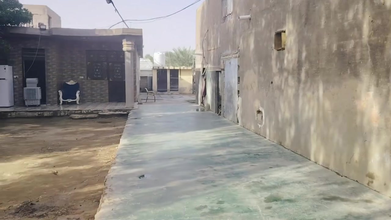 أرض مساحته850 بيه دارين مساحه الدار 130 جميع الخدمات ماء كهرباء تبليط تبعد عن الشارع 500متر زراعي 135بسمايه قريه عشره مقابيل معمل الطابوق ***********
