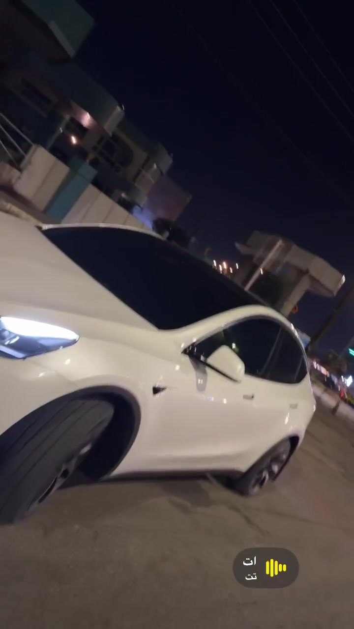 المواصفة
Model Y Long Range AWD 2024

الدفع

دفع رباعي AWD – محركين

المحرك الخلفي

حوالي 220 kW

المحرك الأمامي

حوالي 158 kW

البطارية

حوالي 78–82 kWh إجمالي حسب البطارية

القابل للاستخدام

حوالي 75 kWh

0–100 كم/س

حوالي 5.0 ثواني

السرعة القصوى

217 كم/س

المدى

حوالي 500 كم EPA، ويختلف حسب الجنوط والبطارية 

المقاعد

5

الشحن السريع DC

حتى حوالي 250 kW في ظروف مناسبة

الشحن المنزلي AC

حتى 11 kW تقريبًا

الوزن

حوالي 1,980 كغم

الطول

4,751 مم

العرض

1,921 مم

الارتفاع

1,624 مم

الخلوص الأرضي

حوالي 17 سم

الشنطة

أمامية + خلفية، والسعة كبيرة مع طي المقاعد
+ دركه كاربون فايبر سعره 800$ والسيارة كامل من كلشي وربع ميحتاج صرف + وغراضه كامله شاحنه 

 مكان ديالى بعقوبة الجديدة 
*********** وتساب 
سعر:225 وبيه مجال بسيط للشراي
