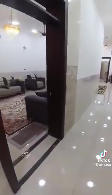 السلام عليكم يوجد بيت للايجار جديد ونظيف ٢٠٠ مقابل مجمع اليرموك  يحتوي ع غرفتين وصاله واسعه وغرفه استقبال وصحيات داخليه وخارجيه مع مناور اثنان ومطبخ واسع وطرمه كبيره مضاف اليه تانكي مي جديد مع ماطور ماء كيزرات  اثنان ومراوح سقفيه اربعه واجهزه حمايه للسبالت  مكلفه بالنشر اي استفسار ع الخاص  او الاتصال ع الرقم ***********
