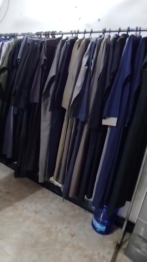 وصول وجبه جديدة من الدشاديش شتوي سعر لواحد ١٠ الف وصول وجبه جديدة من البجايم سعر زوح ٥ الف ودشاديش صيفي سعر لواحد ٥ الف و٣ب ١٠ الف العنوان فلوجه حي المعلمين قرب جامع سعد ***********)( ***********

نص مكتوب في الصور:
- d.rive_r