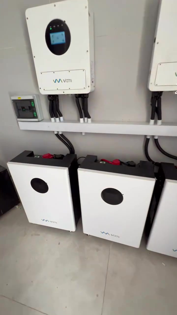 🔥 حلول الطاقة الذكية والقوة الفائقة مع POWER SECURITY 🔥

بدون انقطاع وبأعلى كفاءة تشغيلية.. جهز بيتك أو عملك بأقوى منظومة طاقة هجينة (Hybrid) لتشغيل الأحمال الثقيلة والتكييف براحة بال تامة! ⚡🏠

📦 مواصفات المنظومة الجبارة:

🔹 محولات Vami الرقمية (عدد 2):
منظومة إنفيرترات متوازية (Parallel System) بتزامن ذكي لتوزيع الأحمال وتوفير أقصى قدرة سحب واستقرار للتيار.

🔹 بطاريات ليثيوم Vami (عدد 3 - بسعة 16kWh):
خزن طاقة عميق وأمان تام، بعمر افتراضي يتجاوز 10 سنوات، لتغطية ساعات القطع الطويلة بكفاءة عالية.

💎 ليش تختار باور سكيورتي؟

✅ حماية كاملة للمنظومة والمنزل (قواطع AC/DC + مانعات صواعق + تأريض).
✅ متابعة ومراقبة الشحن والاستهلاك لحظة بلحظة عبر تطبيق الموبايل.
✅ تنفيذ هندسي متكامل وضمان حقيقي.

📍 Power Security - حلول الطاقة والتكنولوجيا
🏛️ العنوان: بغداد
📞 للحجز والاستفسار (اتصال / واتساب): ***********

#العراق #بغداد #طاقة_شمسية #power

