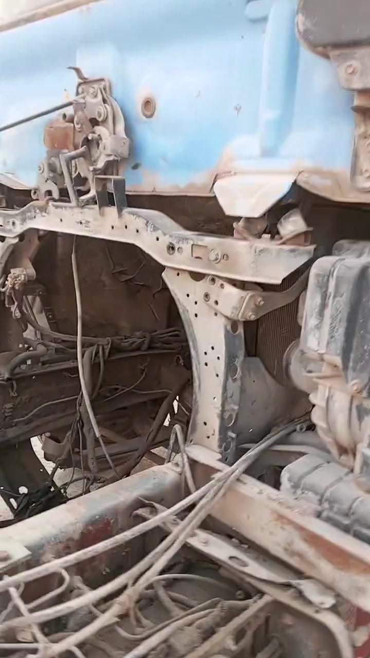 السلام عليكم من رخصة الادمن للبيع هينو شيطان كابسه هيا وكبستها مكينتها 80عادي كيرها موجود بدون رقم شاصي مكفول كبستها جاهزه 8ونص كامله مكاني البصره الشراي يتصل وبخدمته 

***********
