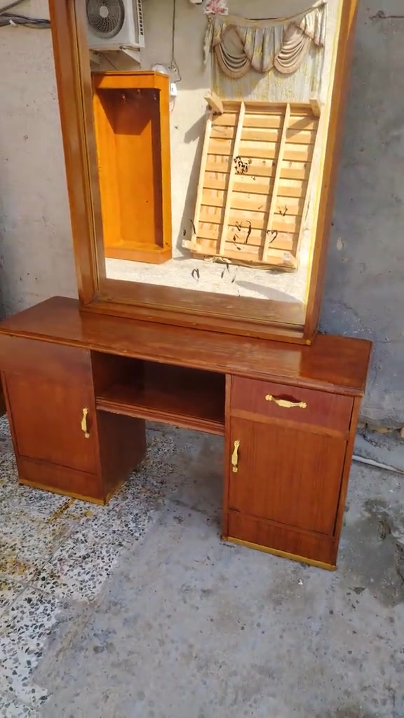 العمارة حي العسكري • ميسان • غرفه اخشاب