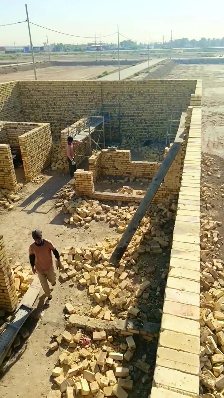سلام عليكم خلفه بناء شغل درجة اوله تحت اشراف مهندس نشتغل جملونات كرسته وعمل وقصاد أيضا جميع أنحاء محافظة بابل الاستفسار اتصل على الرقم التالي ***********
