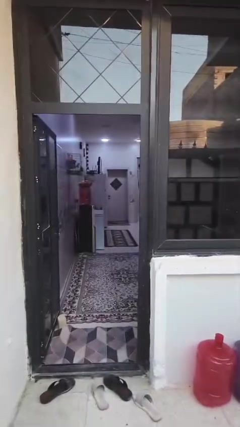 بيت لايجار طابقين الموقع..الدوره البوعيثه السلطان الأول شارع المدارس يتكون من مطبخ وصالة وحولي كبير وغرفه نوم الطابق الأرضي الطابق الثاني غرفتين وصحيات مع ماطور وكيزر ومنظومه كاميرات الايجار /650/  ***********
