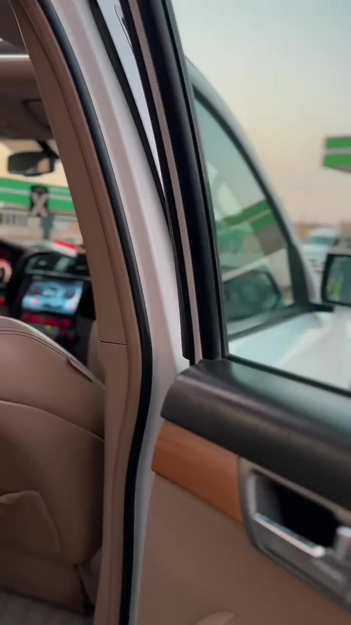 السلام عليكم موهافي 12للبيع   فول مواصفات فور ويل منضومه تبريد جديد حداديه جديده بسمي سياره بيه بارد بالجنطه مكان السياره ميسان ***********السعر 150
